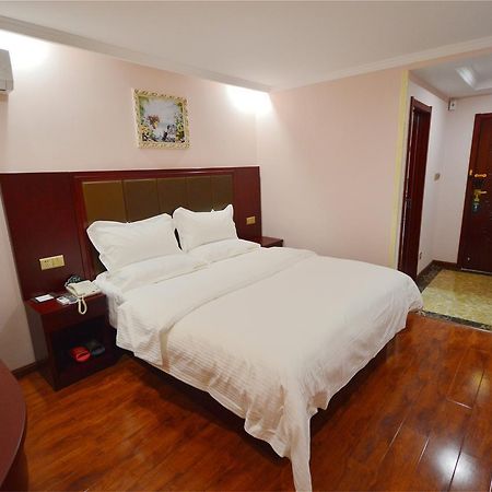 GreenTree Inn Shandong Qingdao Development District SDUST Express Hotel Buitenkant foto