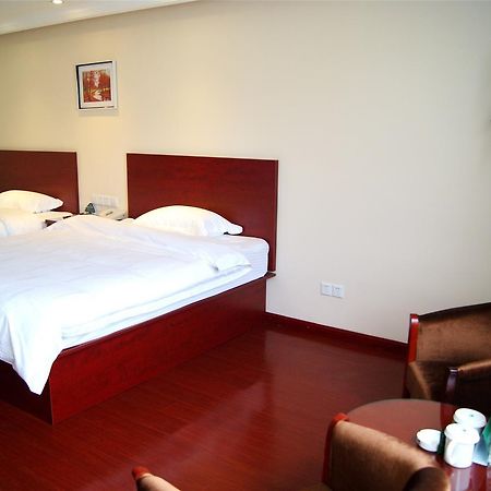 GreenTree Inn Shandong Qingdao Development District SDUST Express Hotel Buitenkant foto