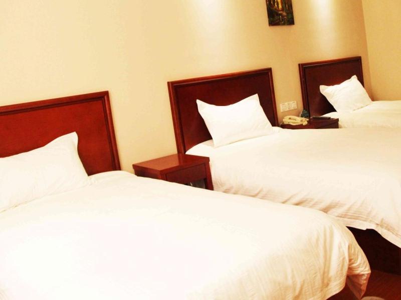GreenTree Inn Shandong Qingdao Development District SDUST Express Hotel Buitenkant foto