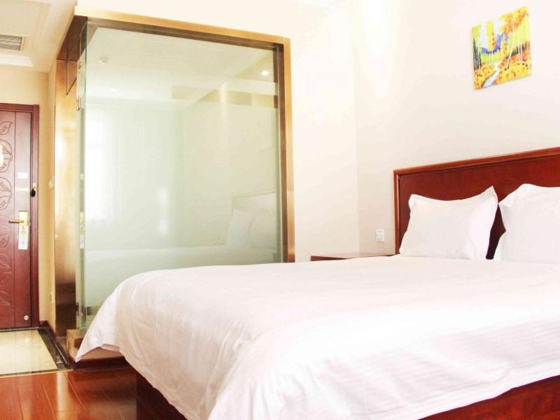 GreenTree Inn Shandong Qingdao Development District SDUST Express Hotel Buitenkant foto