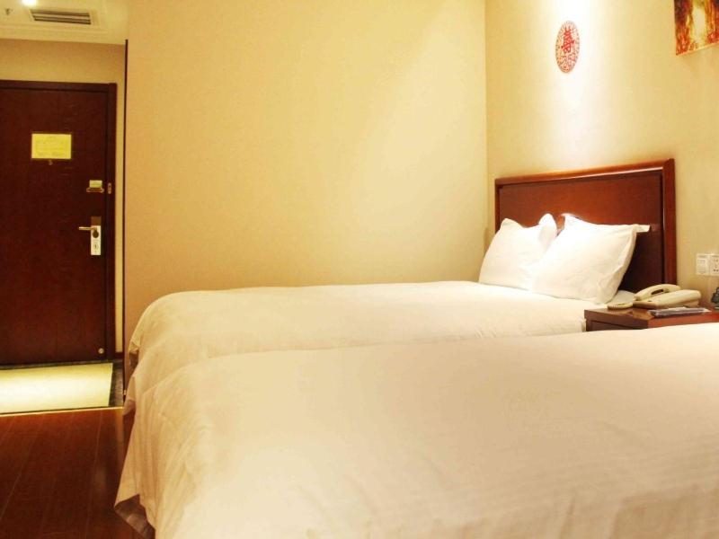 GreenTree Inn Shandong Qingdao Development District SDUST Express Hotel Buitenkant foto