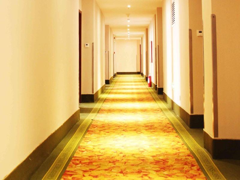GreenTree Inn Shandong Qingdao Development District SDUST Express Hotel Buitenkant foto