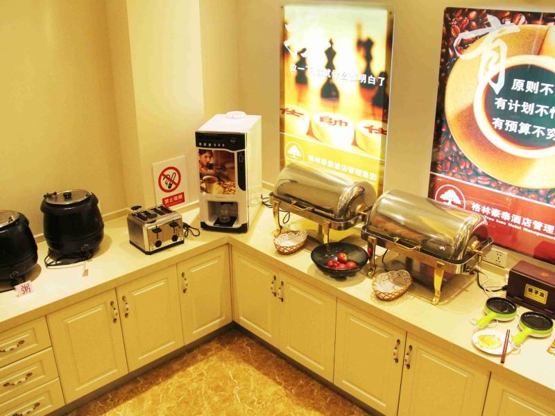 GreenTree Inn Shandong Qingdao Development District SDUST Express Hotel Buitenkant foto