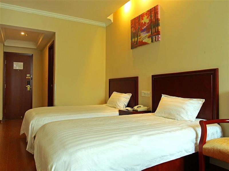 GreenTree Inn Shandong Qingdao Development District SDUST Express Hotel Buitenkant foto