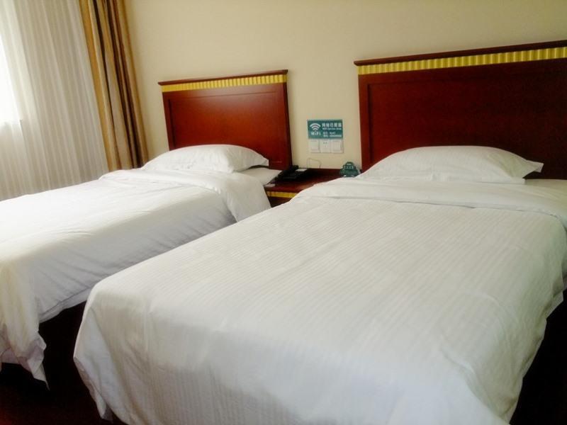 GreenTree Inn Shandong Qingdao Development District SDUST Express Hotel Buitenkant foto