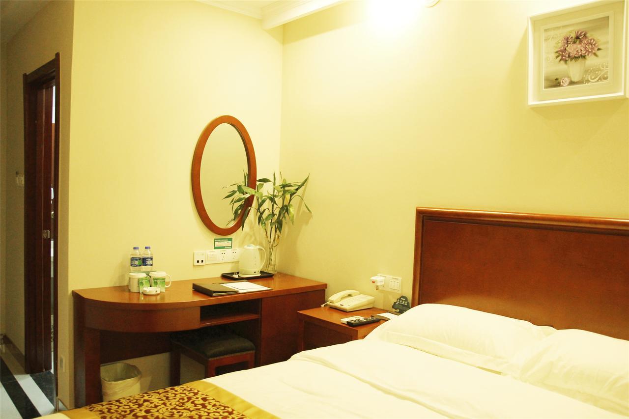 GreenTree Inn Shandong Qingdao Development District SDUST Express Hotel Buitenkant foto