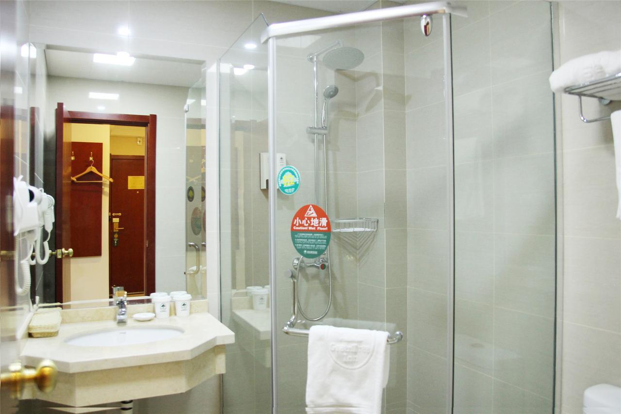 GreenTree Inn Shandong Qingdao Development District SDUST Express Hotel Buitenkant foto