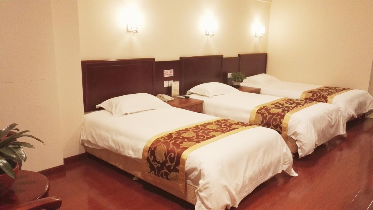 GreenTree Inn Shandong Qingdao Development District SDUST Express Hotel Buitenkant foto