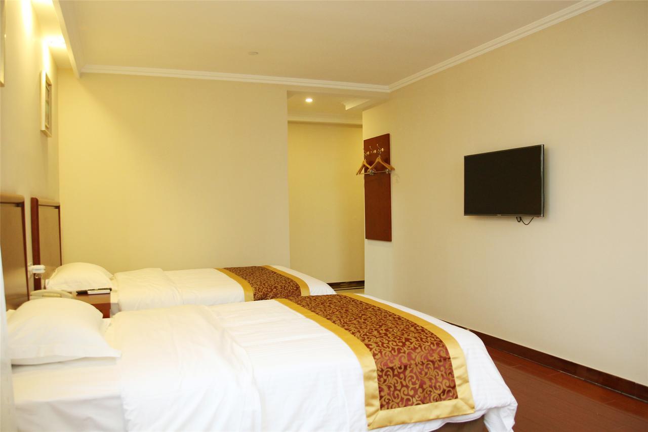 GreenTree Inn Shandong Qingdao Development District SDUST Express Hotel Buitenkant foto